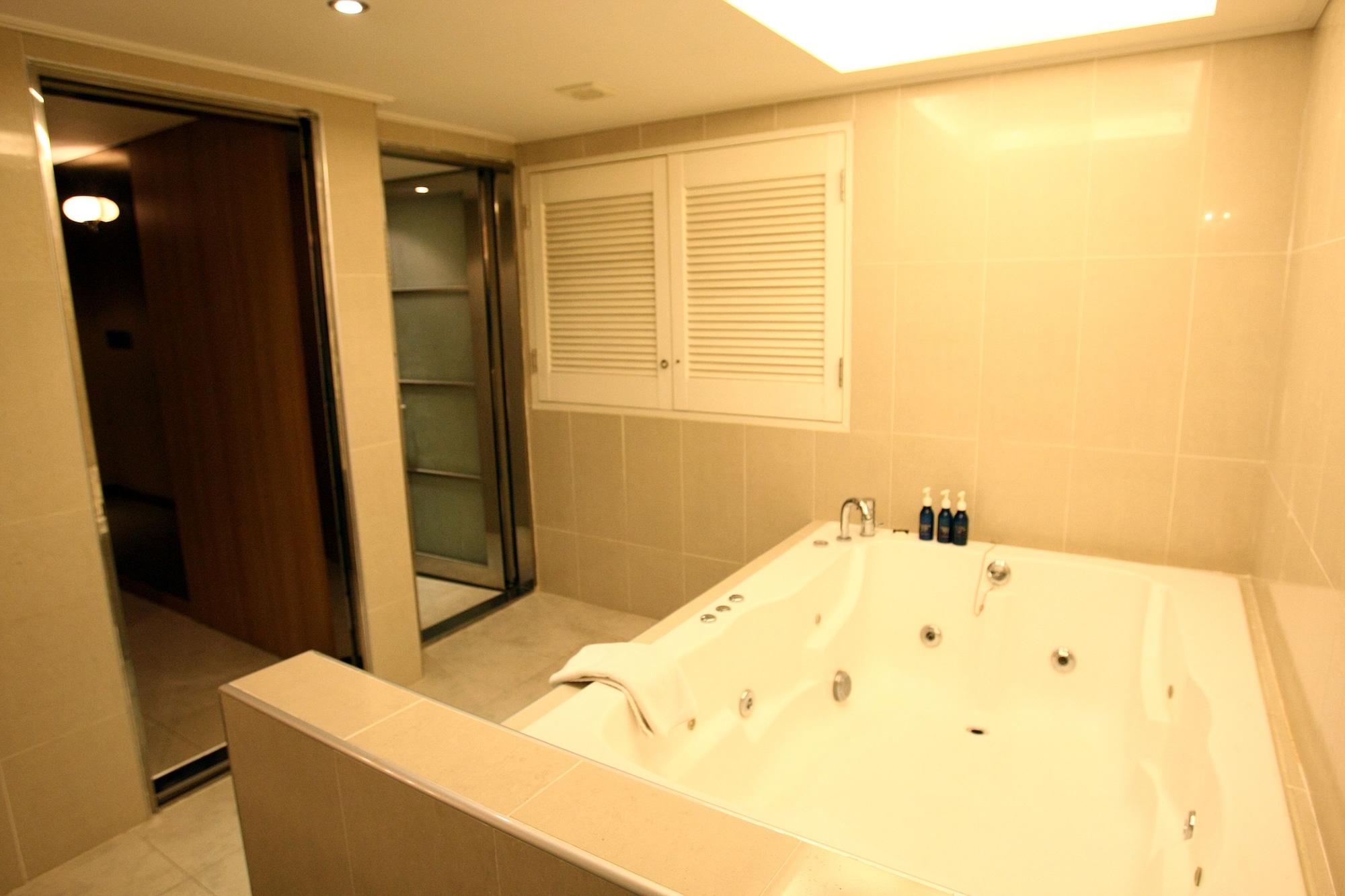 The California Seocho 3*